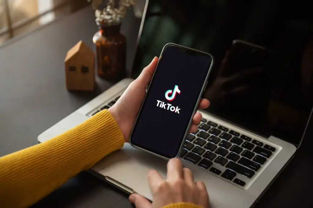 How I Tracked My TikTok Growth (and Competitors) Without Logging In